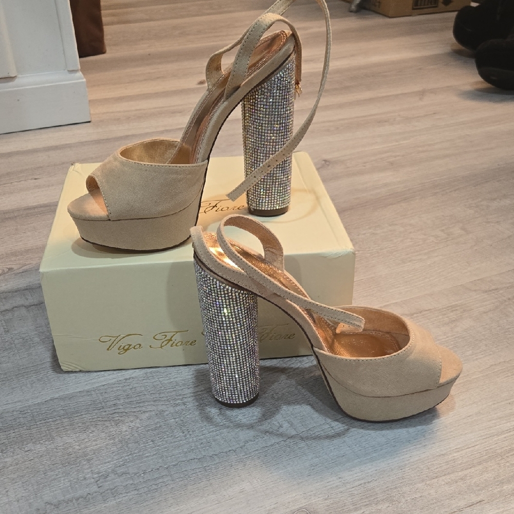 Vigo Fiore Tan and Silver Platform Heels